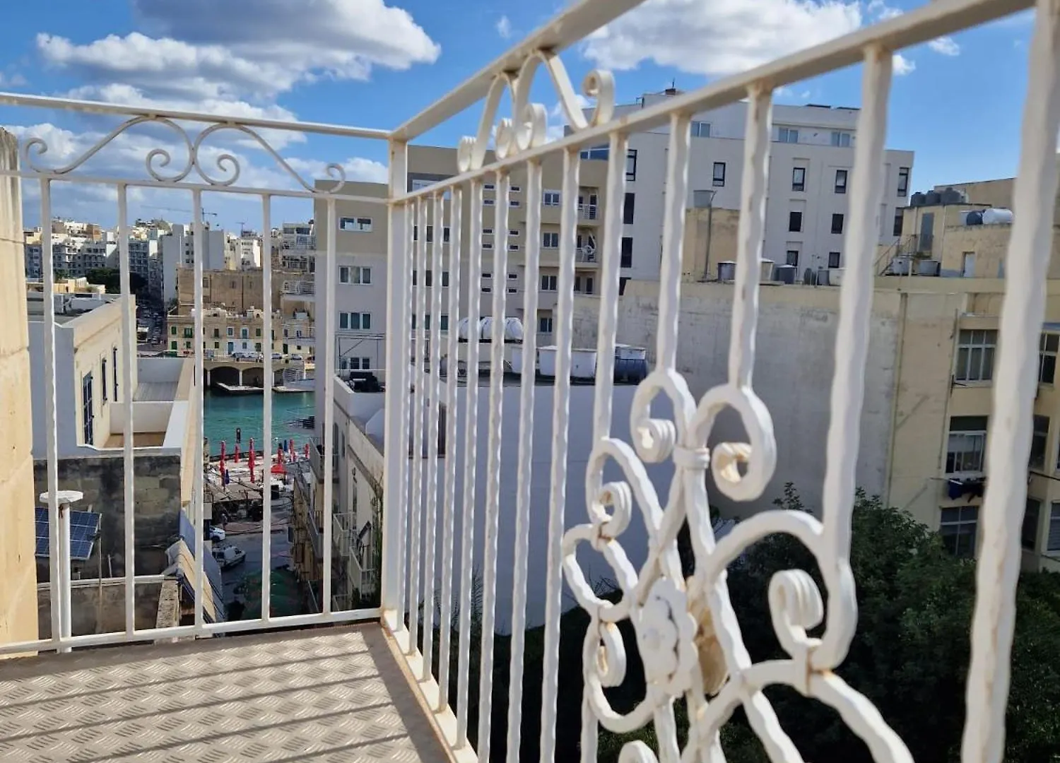 The Caves Apartments location